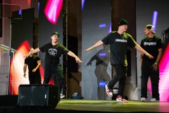 Break dancers