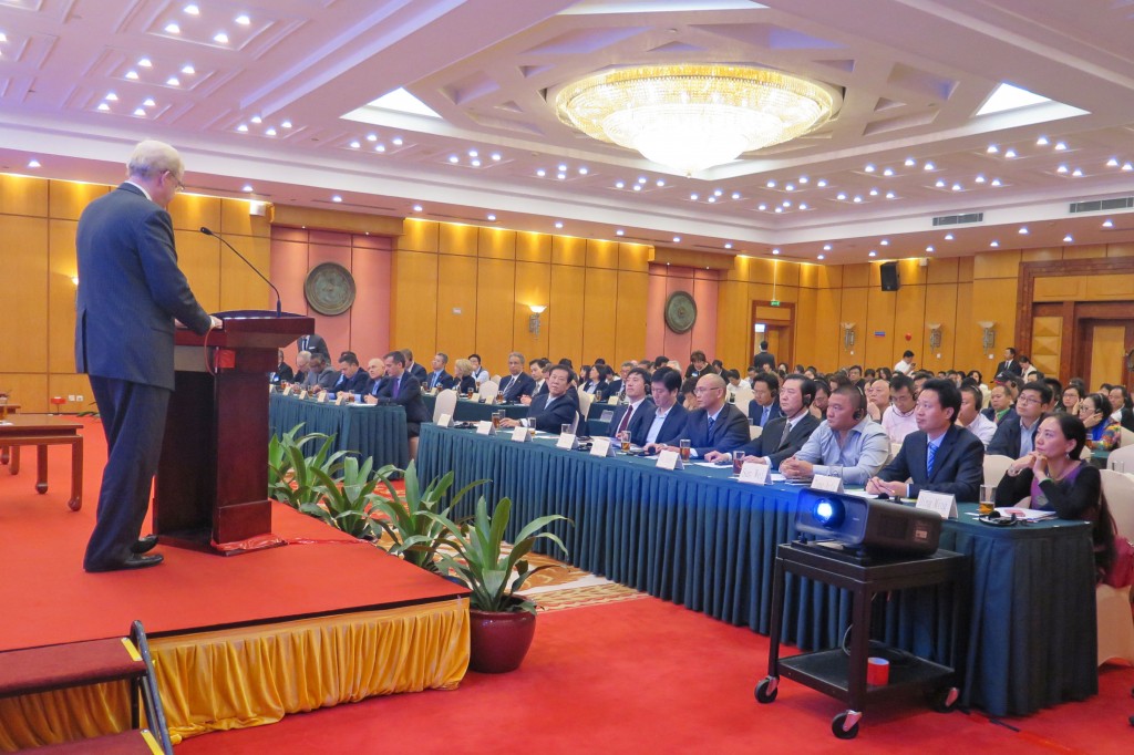 LAEDC's Bill Allen addresses the Shenzhen-Los Angeles Bilateral Economic Exchange and CEO Forum, jointly organized by CCPIT Shenzhen and the LAEDC's China representative office in Shenzhen. Nov 18, 2014